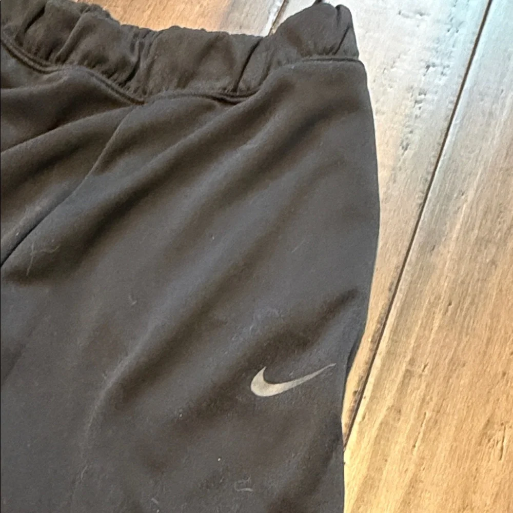 Nike Black small Logo-Tape Jogger Pants - Picture 7 of 9